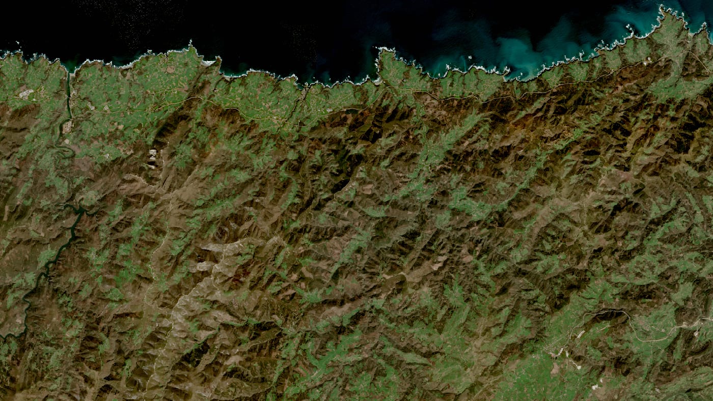 Imagen de satélite de la zona del incendio de ola de incendios de asturias (marzo-abril 2023) antes y después del fuego