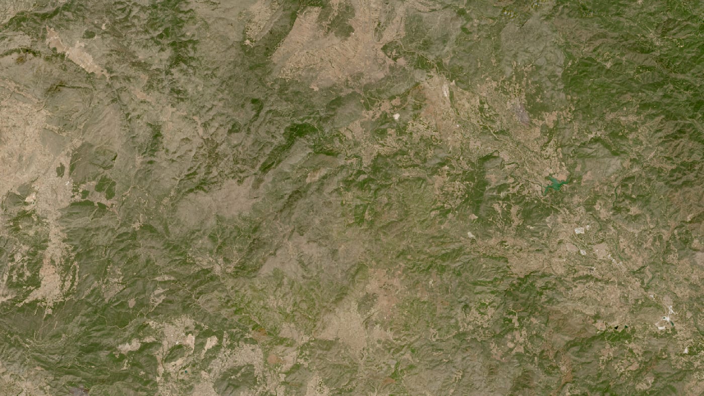 Imagem de satélite da zona do incêndio de bejís antes e depois do fogo