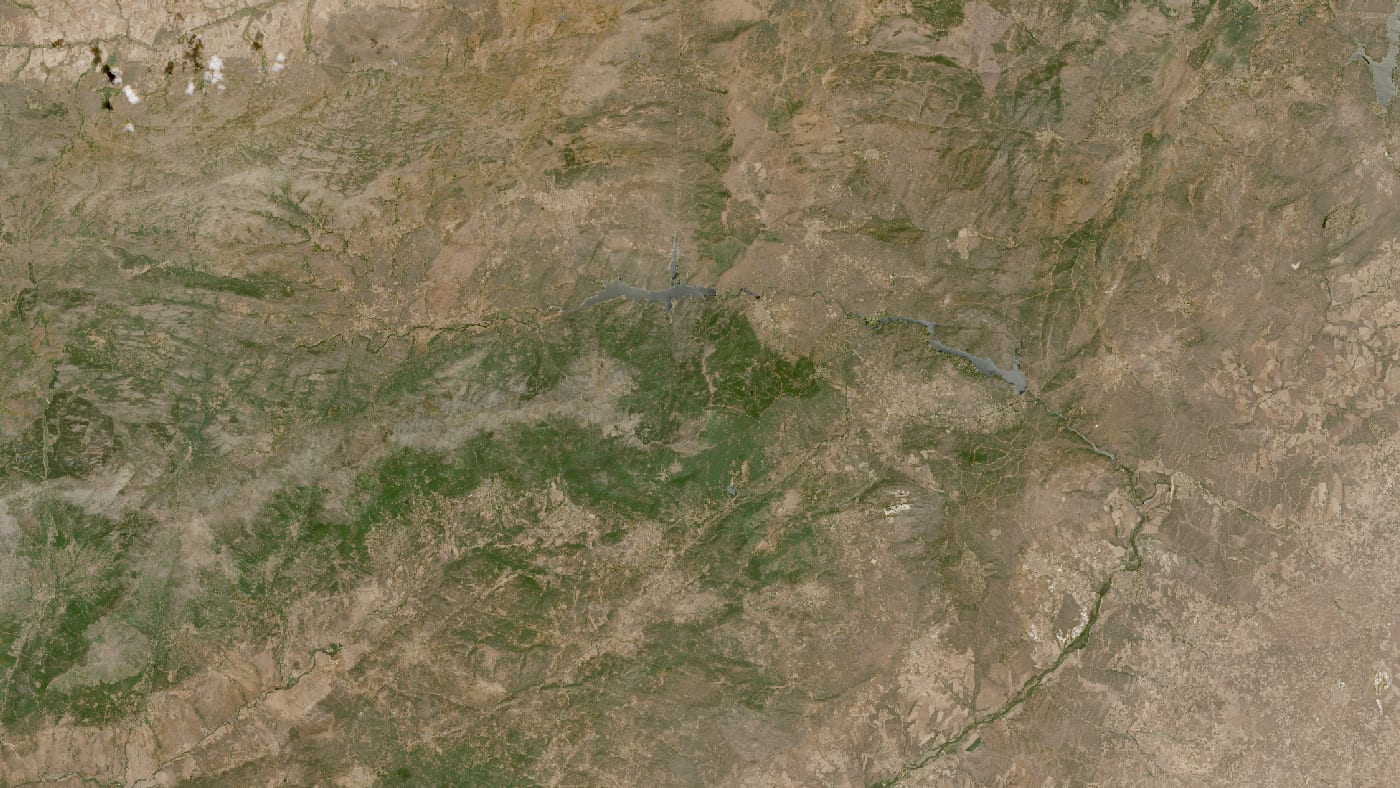 Imagen de satélite de la zona del incendio de burgohondo (valle del alberche y tiétar) antes y después del fuego