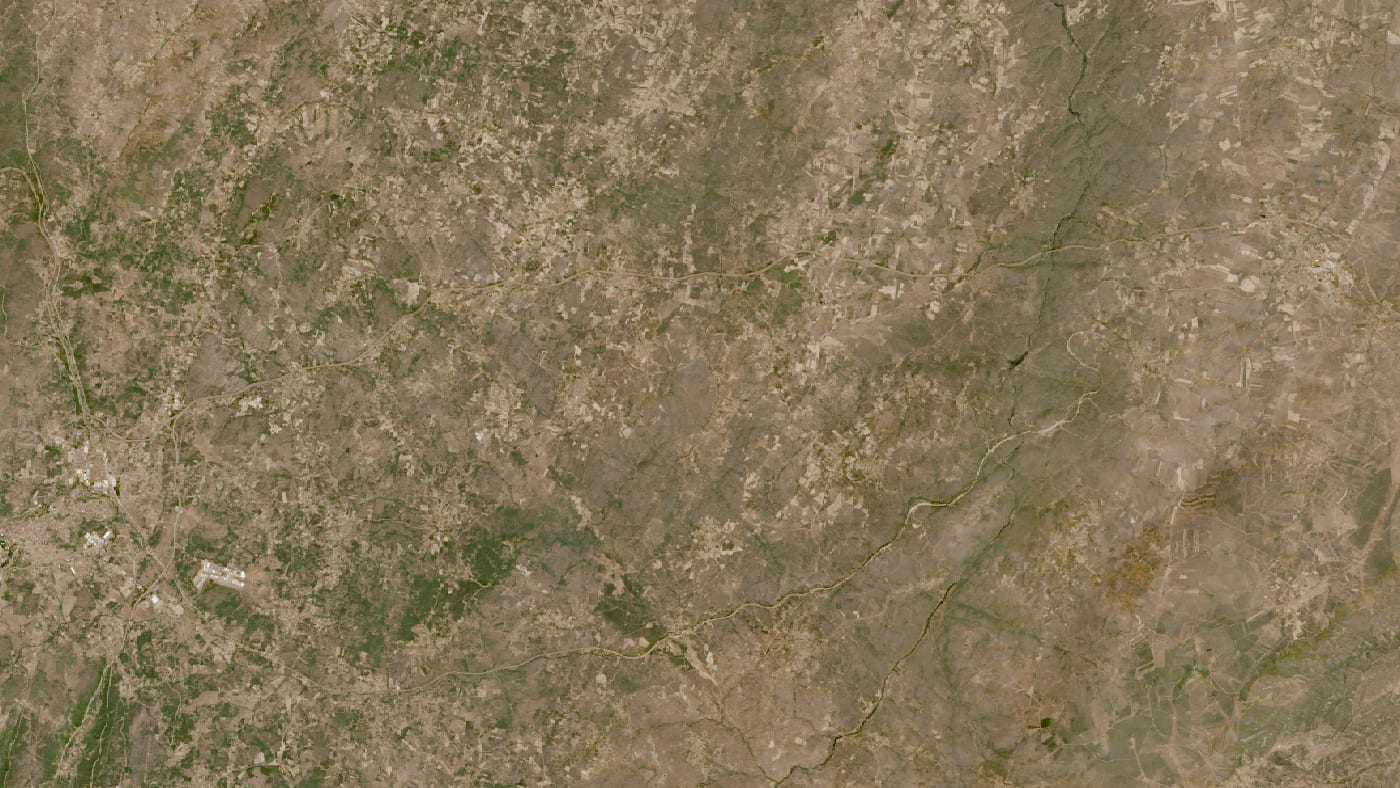 Imagen de satélite de la zona del incendio de guarda (rochoso) antes y después del fuego