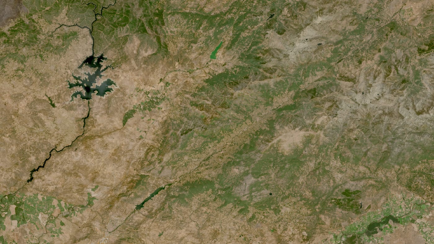 Imagen de satélite de la zona del incendio de jarilla (valle del jerte y ambroz) antes y después del fuego