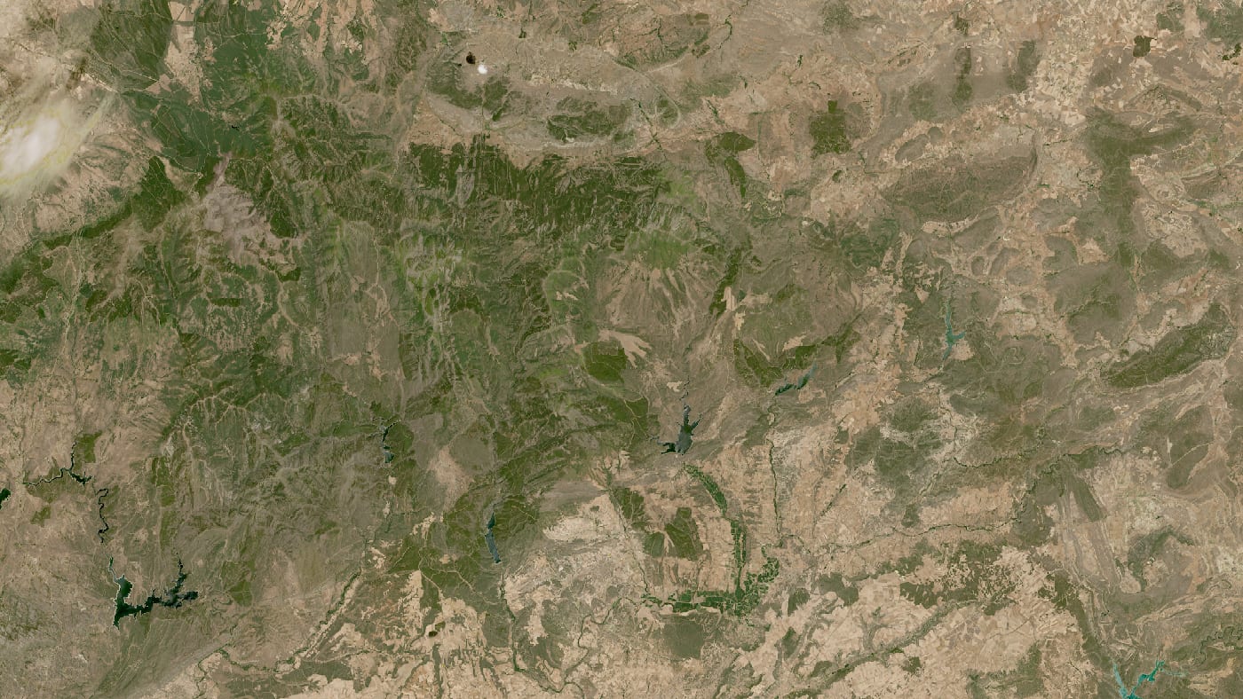 Imagen de satélite de la zona del incendio de la mierla (sierra norte de guadalajara) antes y después del fuego