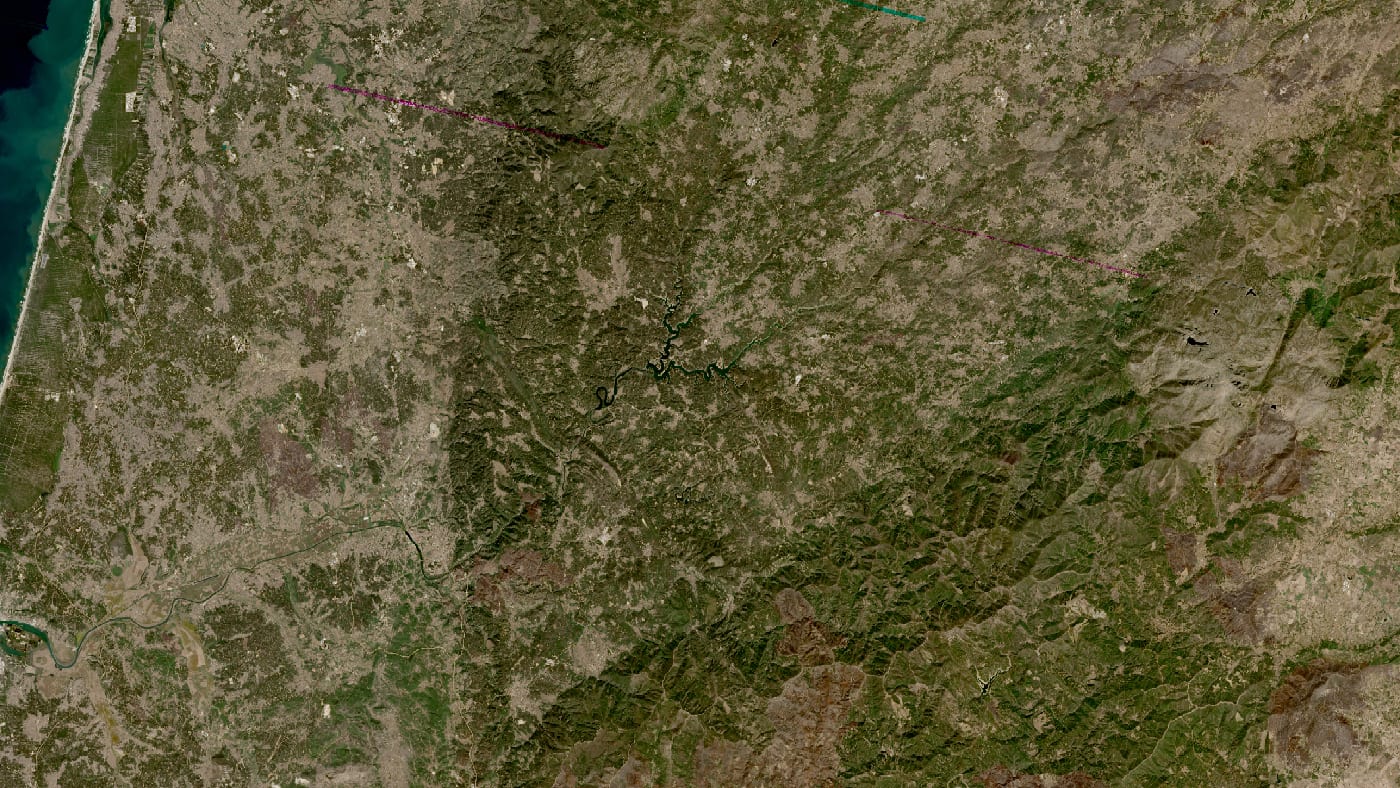 Imagem de satélite da zona do incêndio de 15 de outubro de 2017 (lousã e oliveira do hospital) antes e depois do fogo