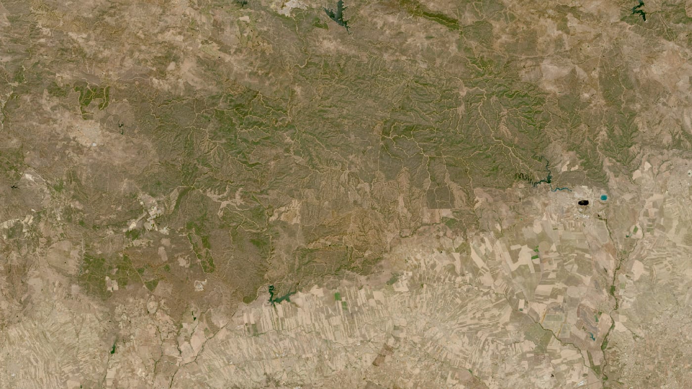 Imagen de satélite de la zona del incendio de niebla (huelva y sevilla) antes y después del fuego