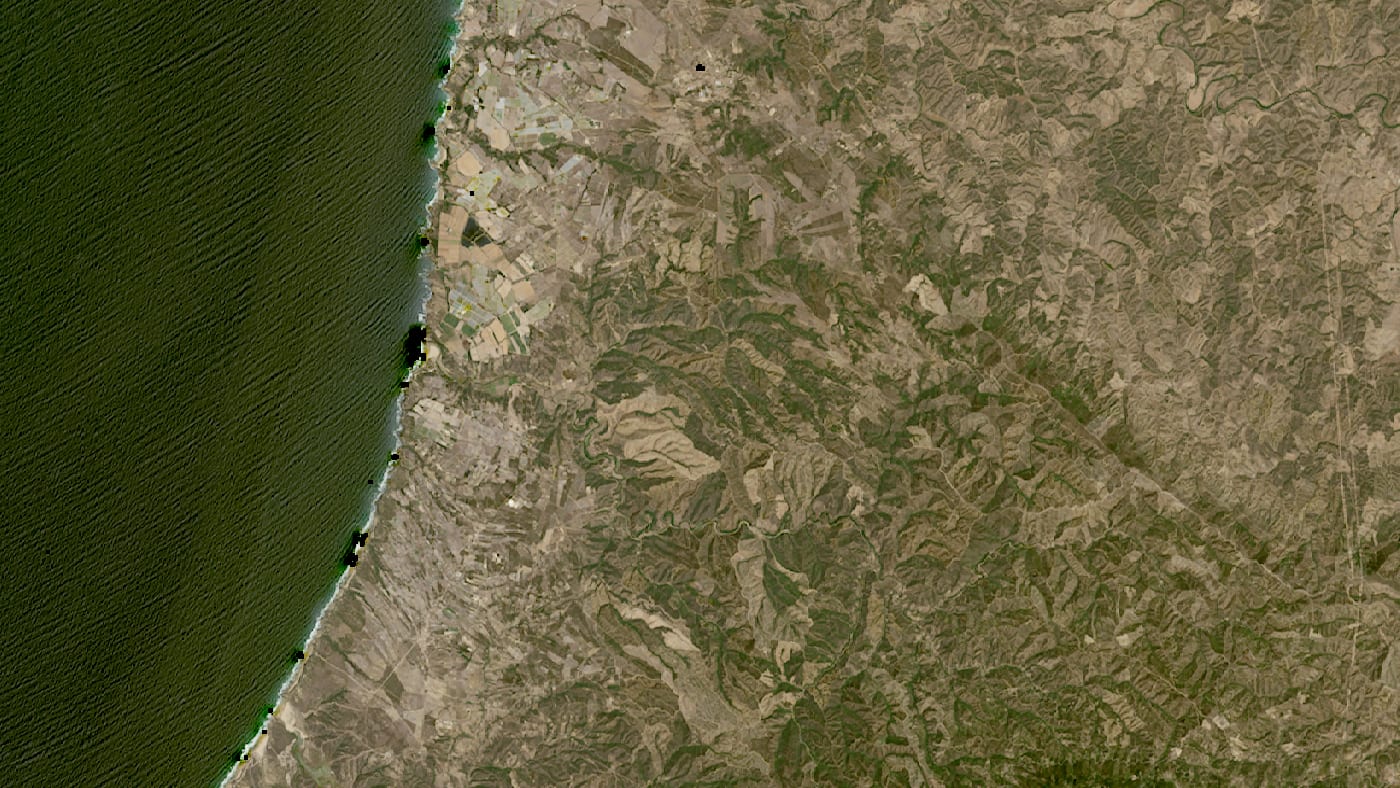 Imagen de satélite de la zona del incendio de odemira (são teotónio) antes y después del fuego