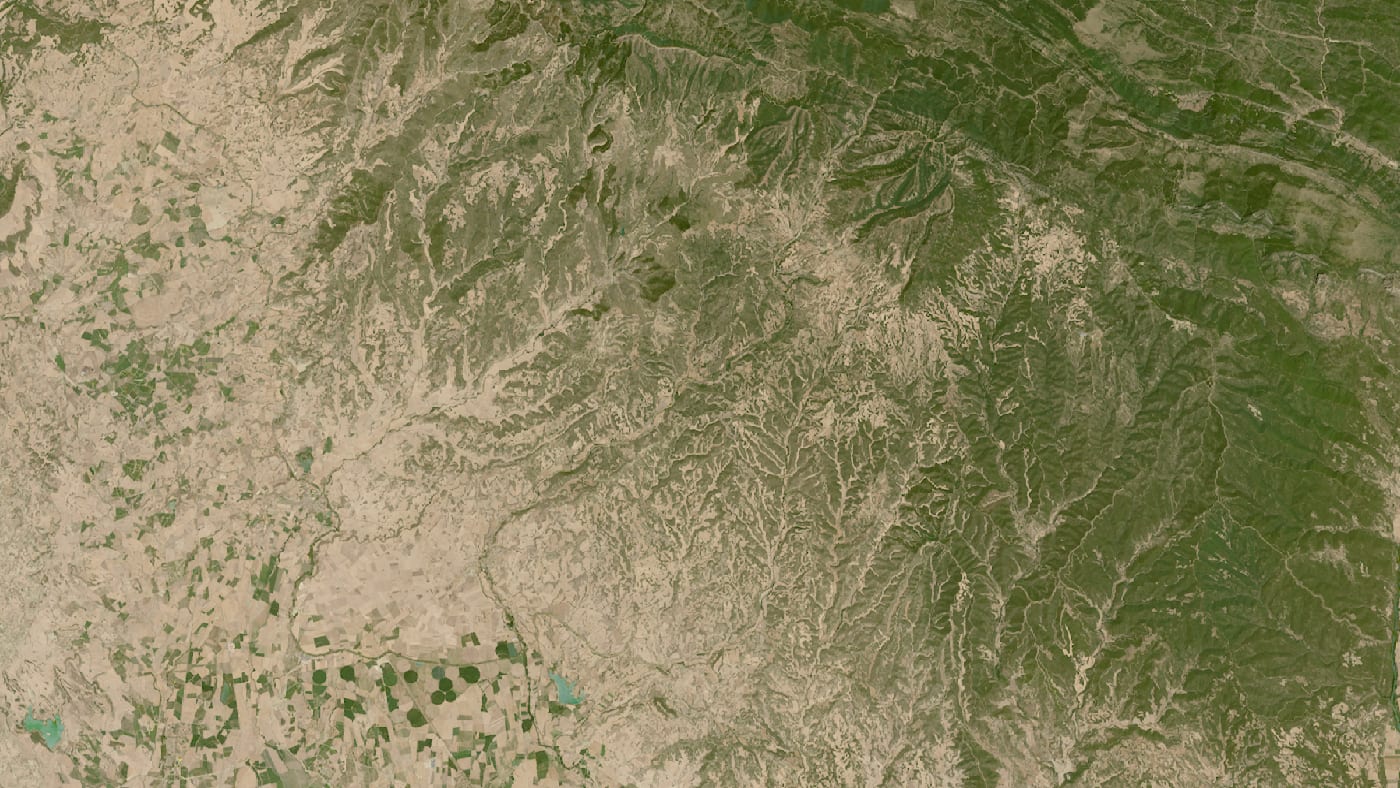 Imagen de satélite de la zona del incendio de orés (cinco villas) antes y después del fuego