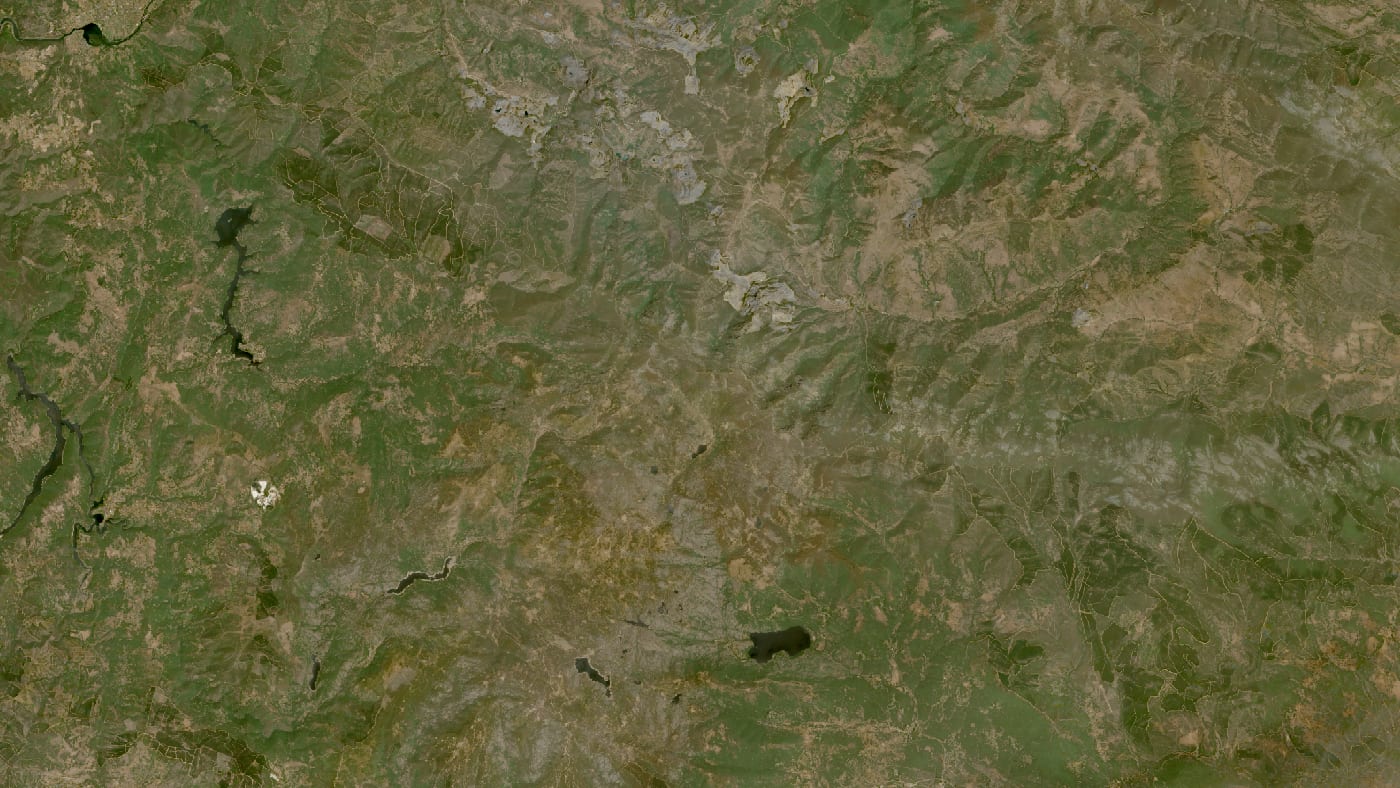 Imagen de satélite de la zona del incendio de porto de sanabria antes y después del fuego