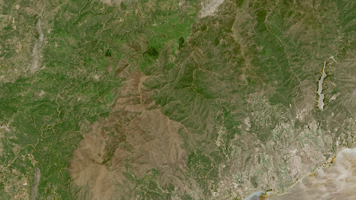 Imagen de satélite de la zona del incendio de pujerra / sierra bermeja antes y después del fuego