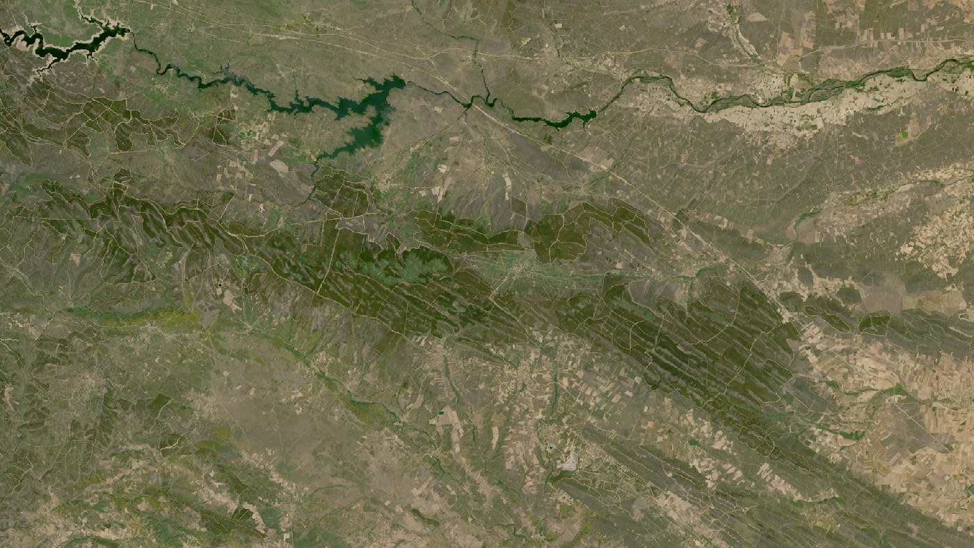Imagen de satélite de la zona del incendio de sierra de la culebra antes y después del fuego