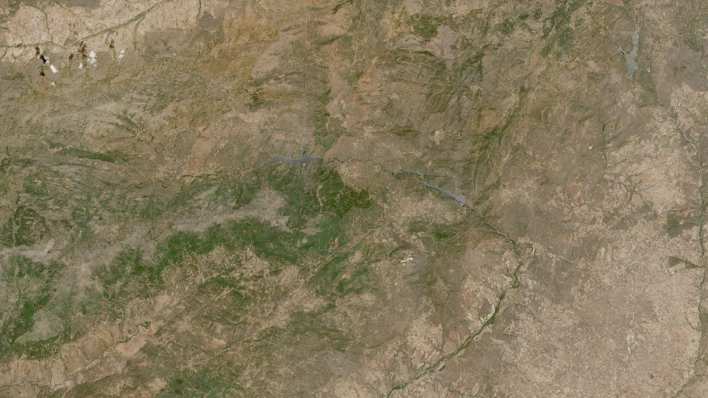 Imagen de satélite de la zona del incendio de sierra oeste de madrid antes y después del fuego