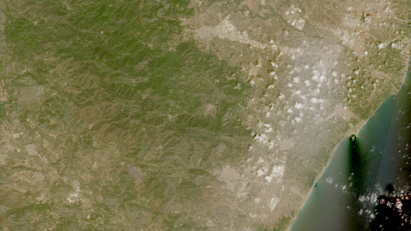 Imagen de satélite de la zona del incendio de la vall d'uixó (serra d'espadà) antes y después del fuego