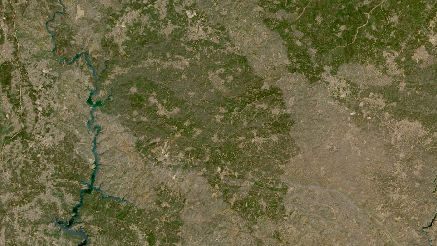 Imagen de satélite de la zona del incendio de vila de rei / mação antes y después del fuego